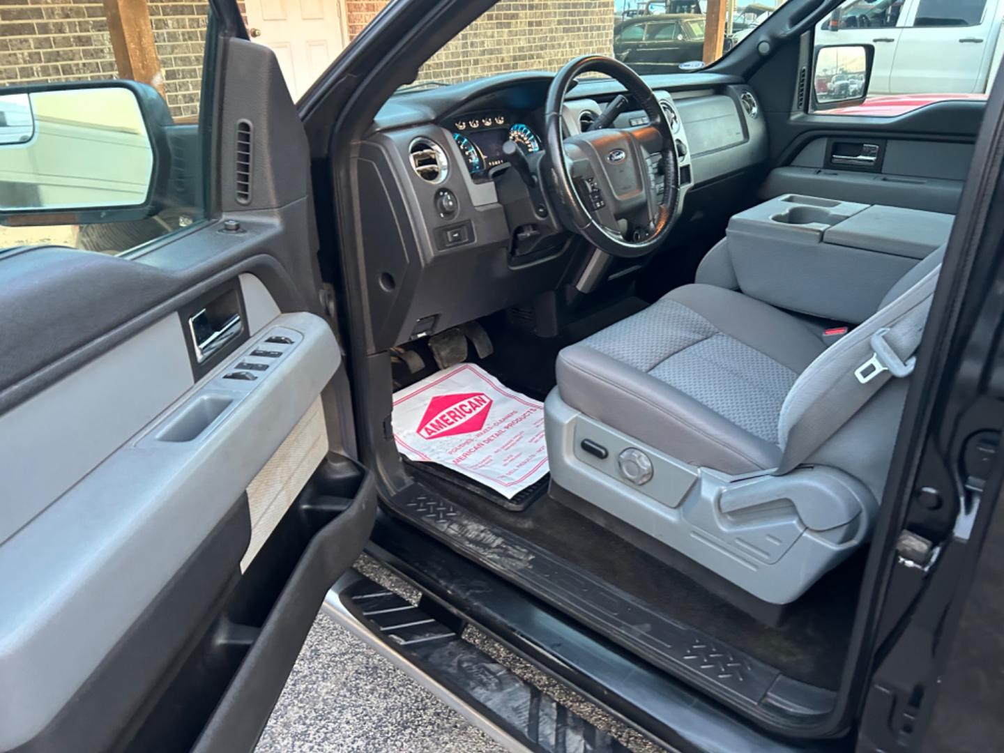 2012 Black Ford F-150 XL SuperCrew 5.5-ft. Bed 4WD (1FTFW1EF1CK) with an 5.0L V8 engine, 6-Speed Automatic transmission, located at 1687 Business 35 S, New Braunfels, TX, 78130, (830) 625-7159, 29.655487, -98.051491 - Photo#10